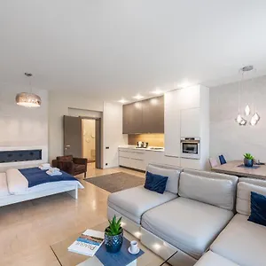 New Luxury Apt With Ac&parking In The Center Of Prague